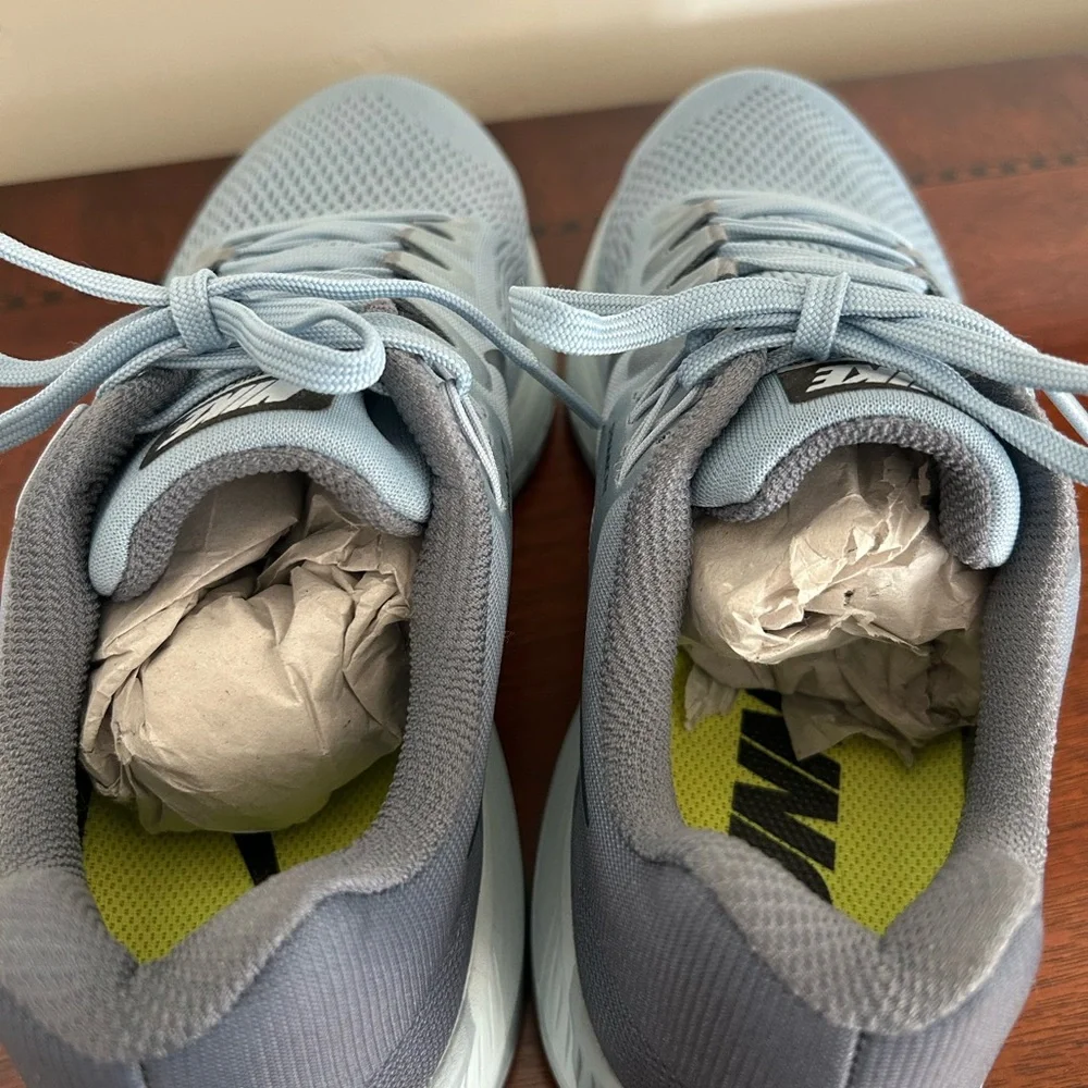 Nike Blue Running Shoes - Picture 3 of 6